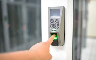 Absensi Mobile vs Fingerprint: Mana yang Cocok untuk Perusahaan Anda?